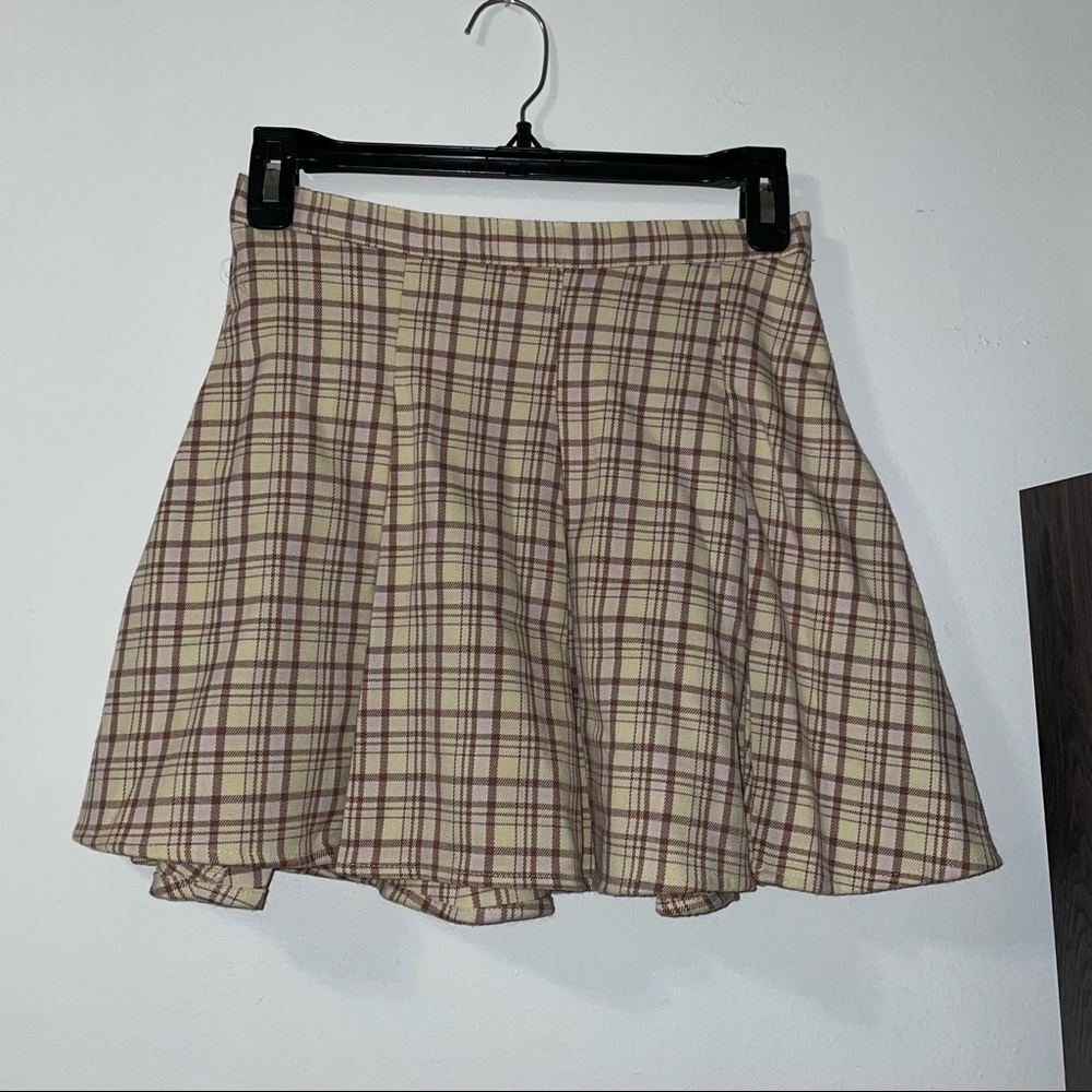 Pleated high rise mini skirt yellow brown